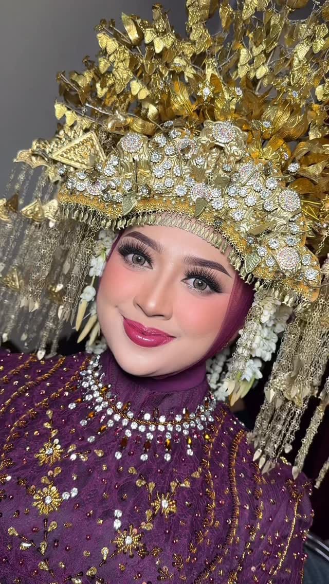 Post 5 by Ice Vinara on Instagram (video)