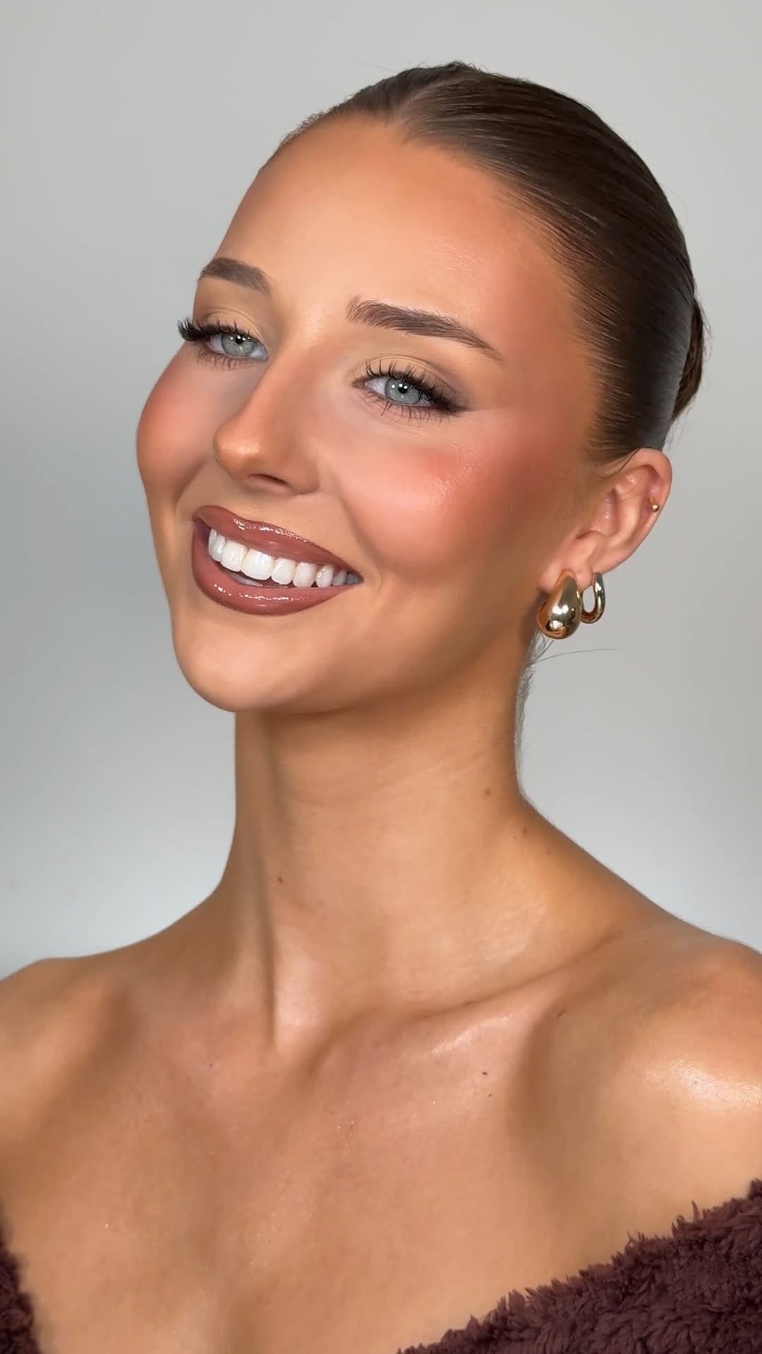 Post 5 by CHANTEL ASIC | SYDNEY + DESTINATION MAKEUP ARTIST on Instagram (video)