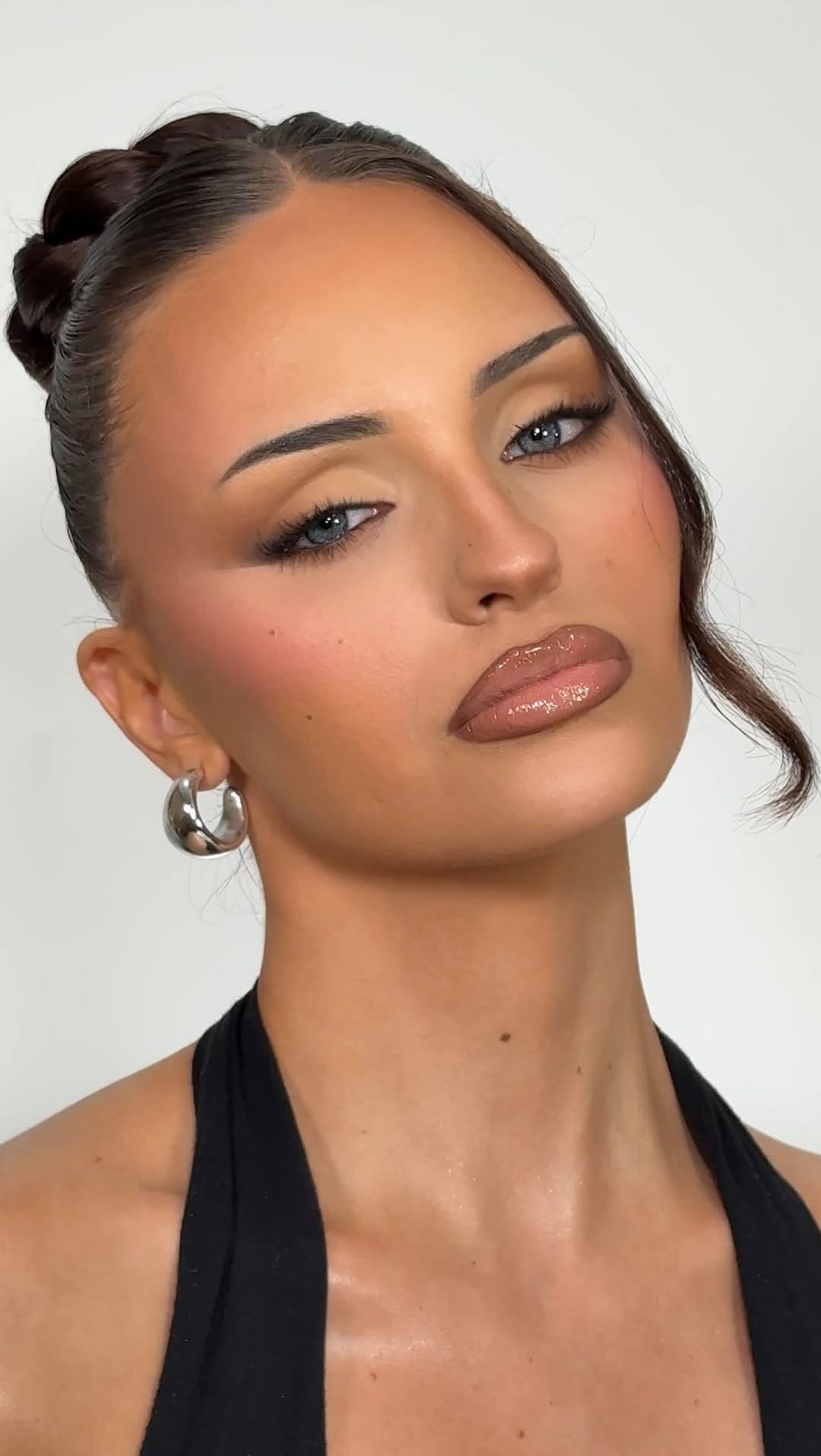 Post 8 by CHANTEL ASIC | SYDNEY + DESTINATION MAKEUP ARTIST on Instagram (video)