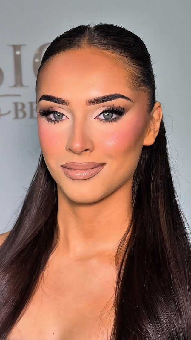 Post 2 by Sydney Makeup Artist & Destination Glam on Instagram (video)
