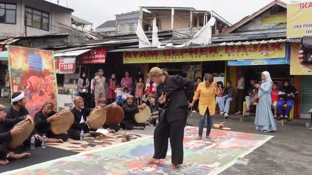 Post 4 by Zico Albaiquni on Instagram (video)