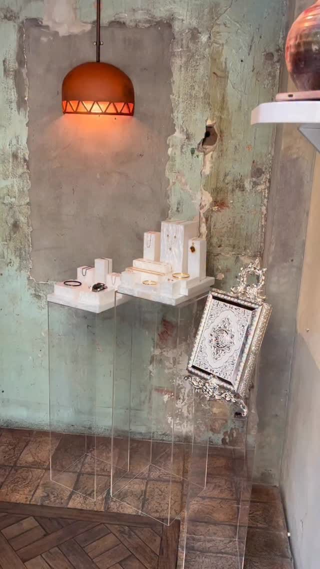 Post 3 by SOPHIE ALAM MAKEUP on Instagram (video)