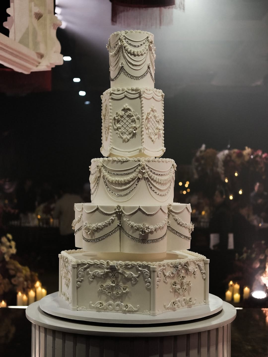 Post 2 by IVOIRE Cake Design on Instagram (image)