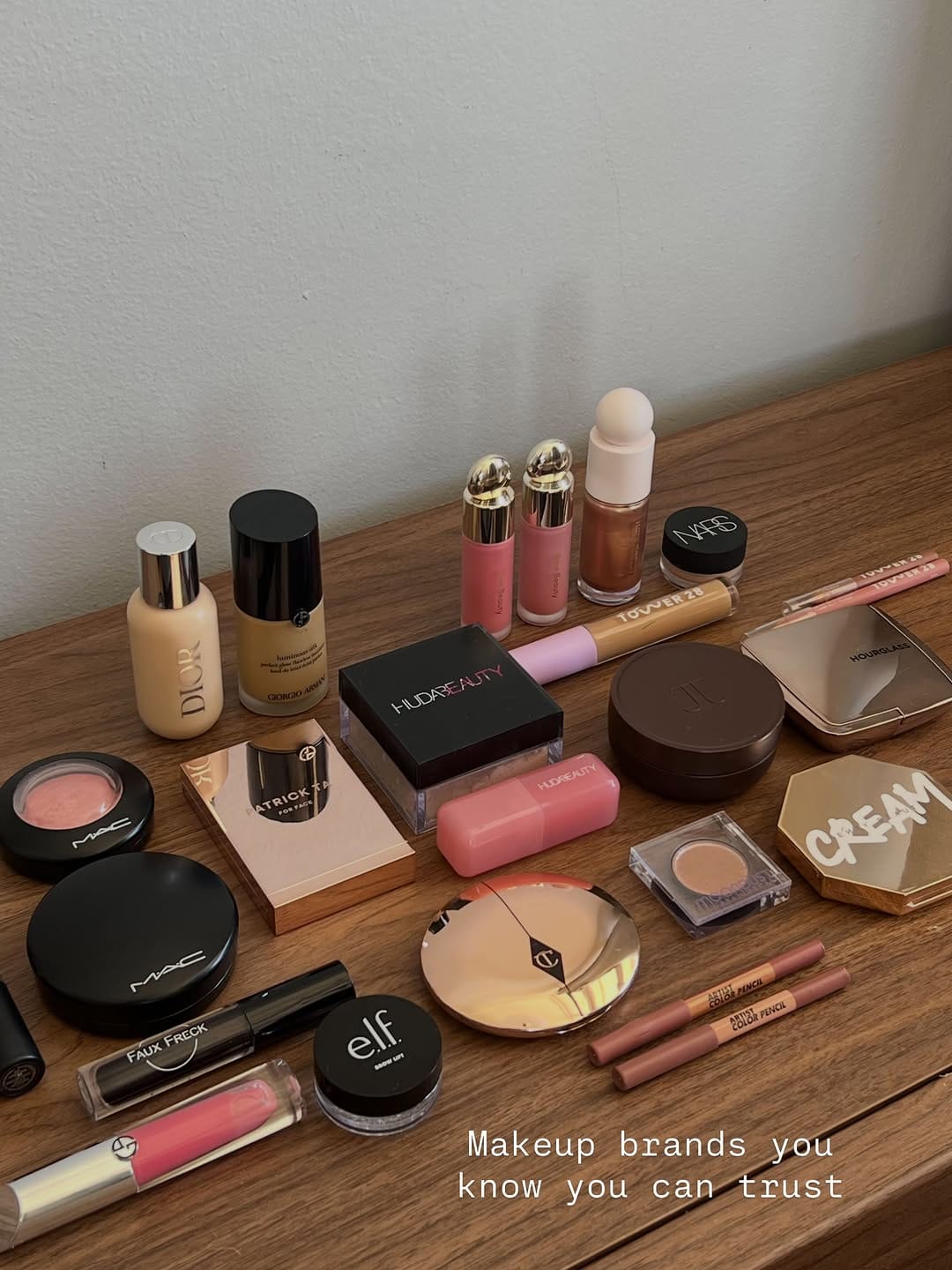Post 4 by GOLD COAST | BYRON BAY | BRISBANE MAKEUP ARTIST on Instagram (carousel)
