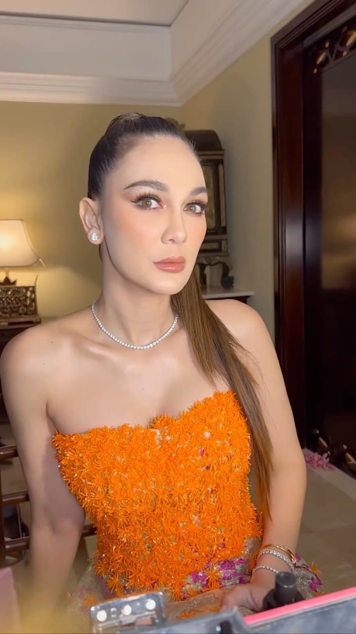 Post 10 by MAKEUPBYCOKMIRAH on Instagram (video)