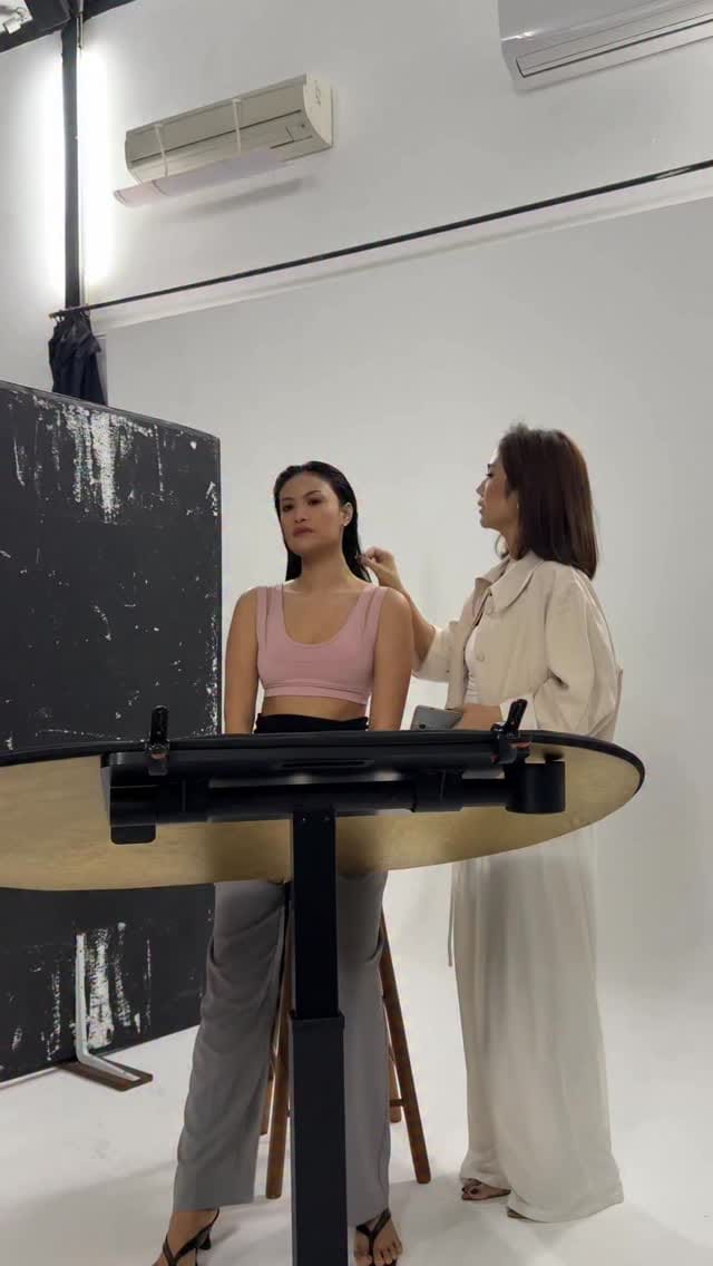 Post 3 by MAKEUPBYCOKMIRAH on Instagram (video)