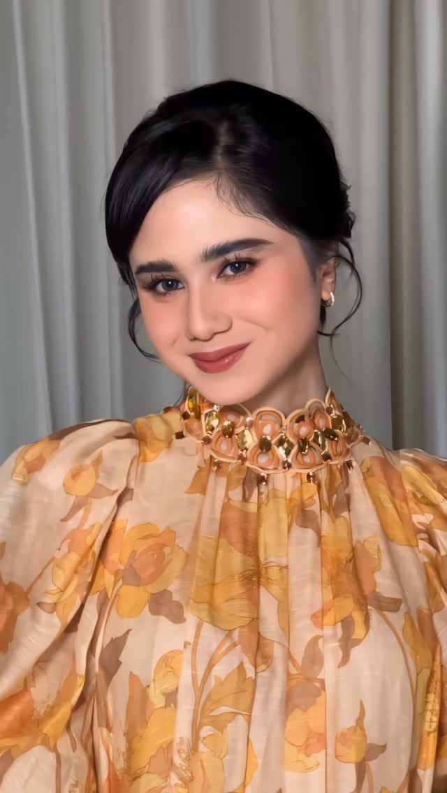 Post 4 by MAKEUPBYCOKMIRAH on Instagram (video)