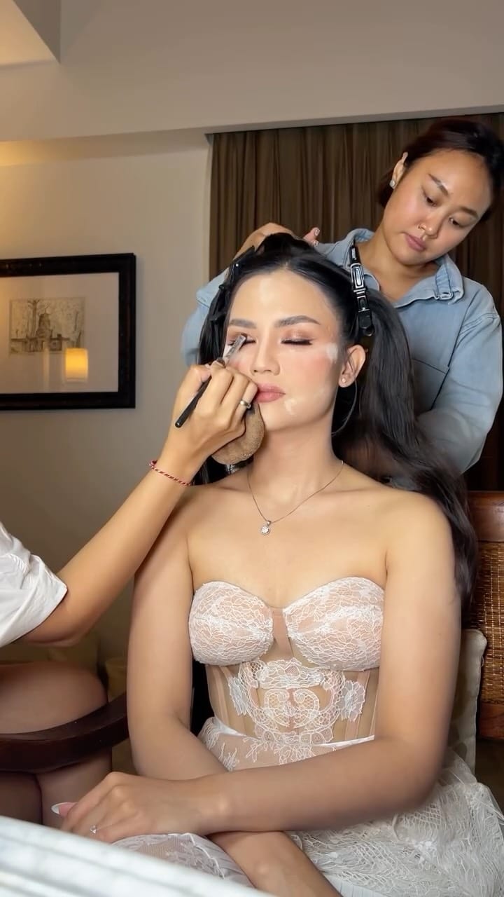 Post 7 by MAKEUPBYCOKMIRAH on Instagram (video)