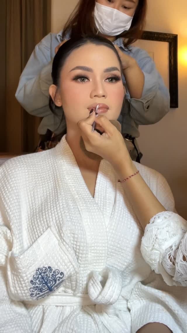 Post 8 by MAKEUPBYCOKMIRAH on Instagram (video)