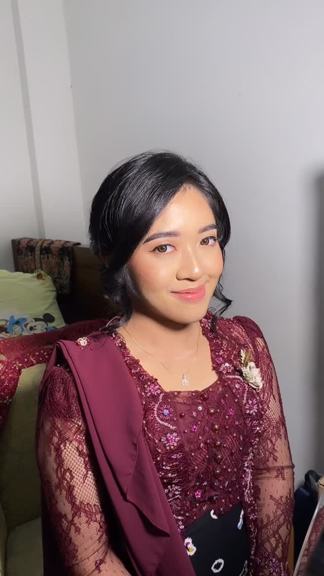 Post 4 by MUA JOGJA on Instagram (video)
