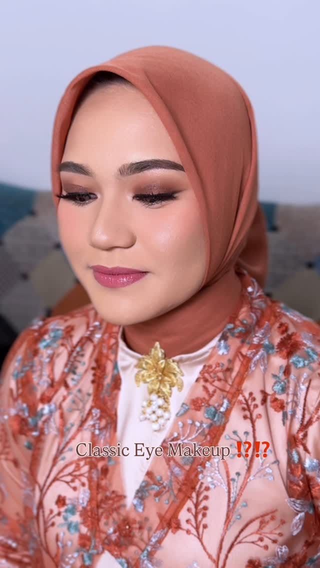 Post 8 by Indah Aii MUA on Instagram (video)