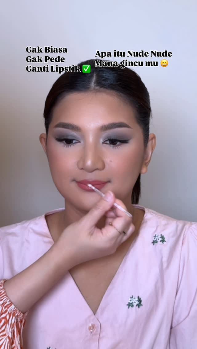 Post 3 by Indah Aii MUA on Instagram (video)