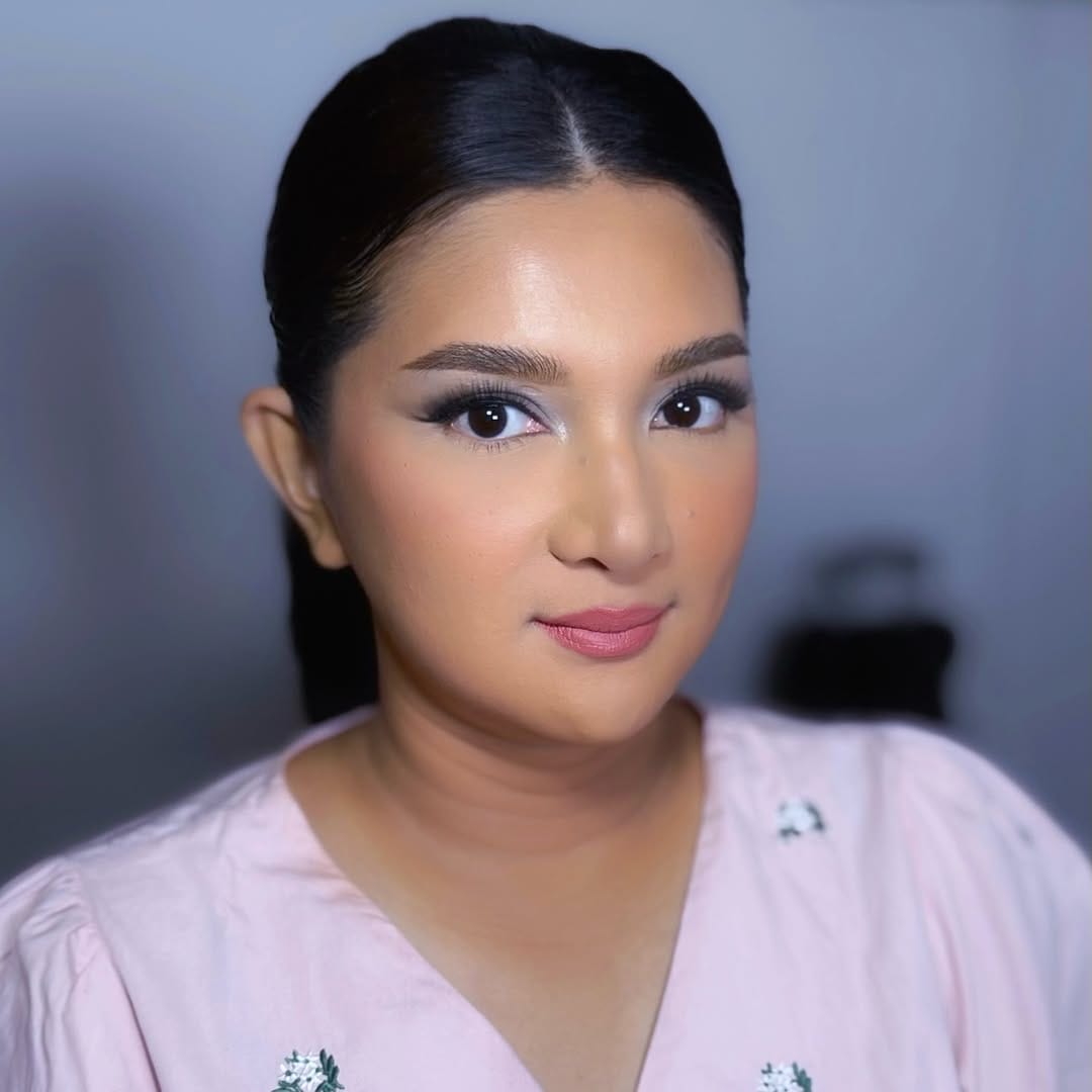 Post 2 by Indah Aii MUA on Instagram (carousel)