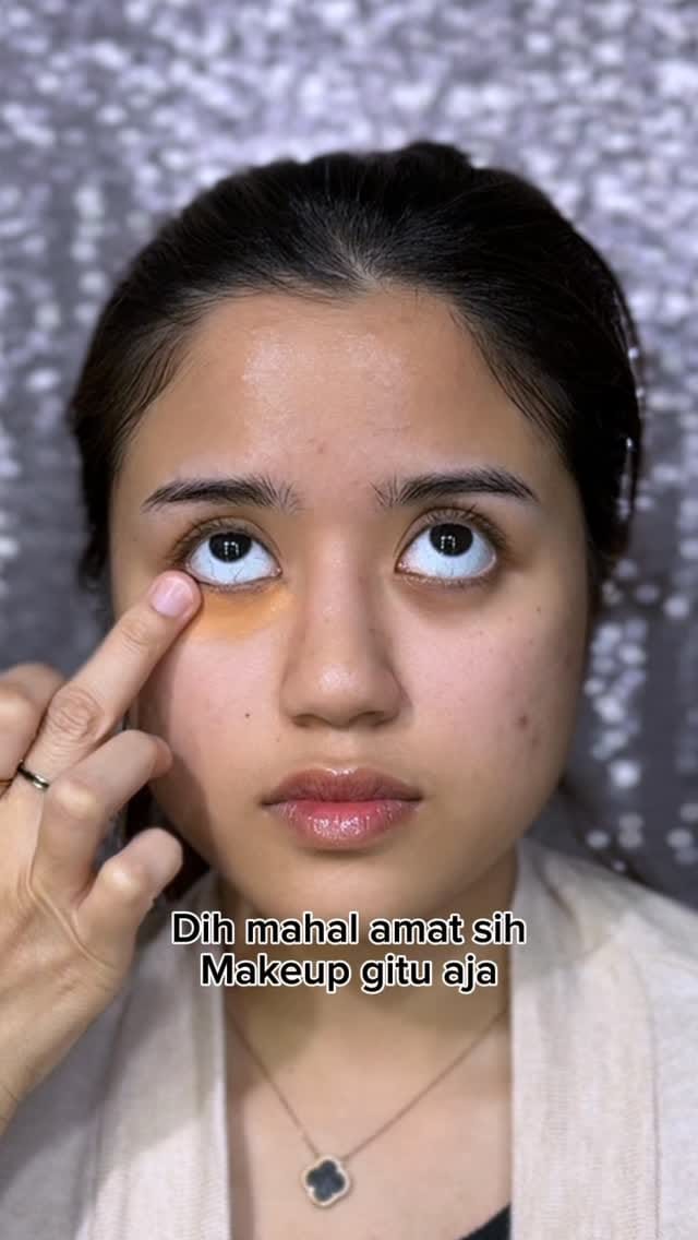 Post 7 by Indah Aii MUA on Instagram (video)