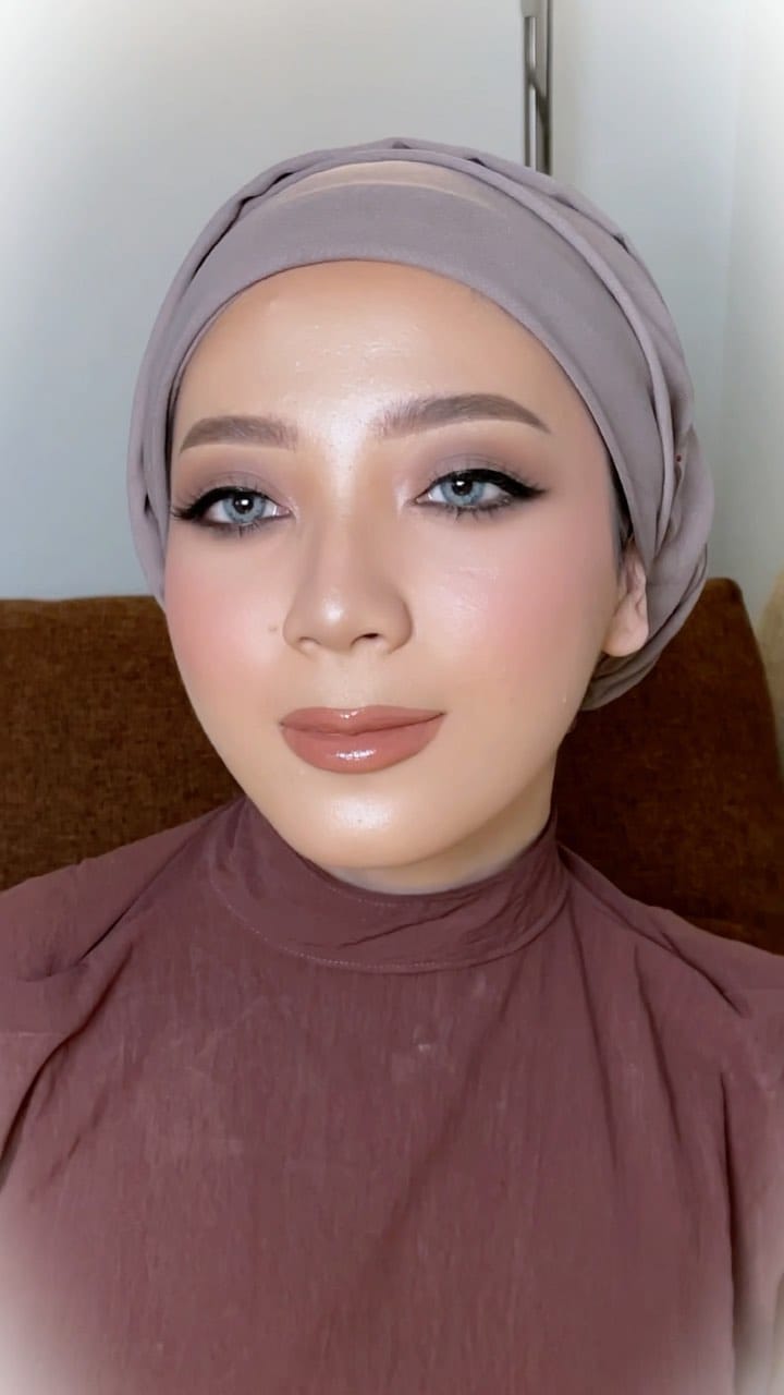 Post 9 by Indah Aii MUA on Instagram (video)
