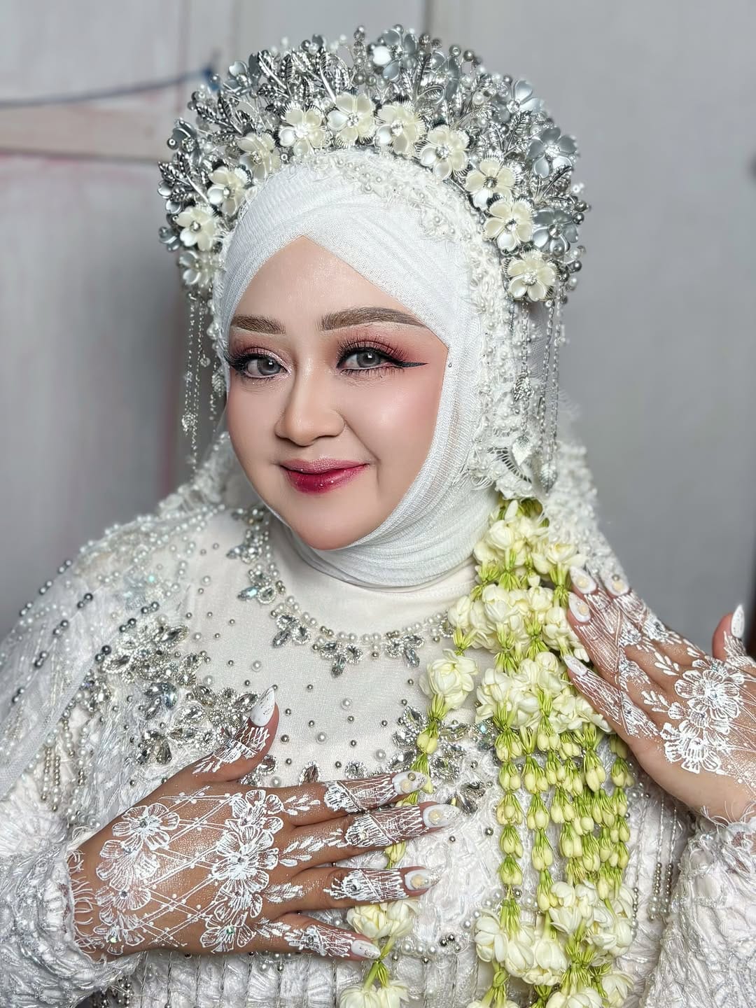 Post 3 by Mua banjarmasin, makeup , dekorasi, henna , mahar , seserahan on Instagram (image)