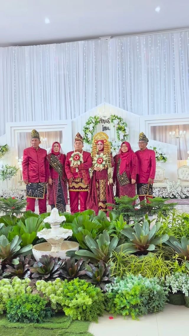 Post 4 by Mua banjarmasin, makeup , dekorasi, henna , mahar , seserahan on Instagram (video)