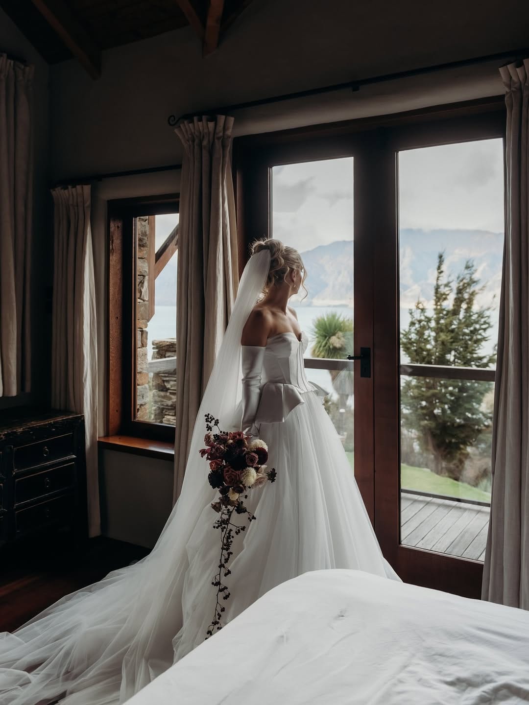 Post 1 by Laura Cross | Wedding Planner & Stylist on Instagram (carousel)