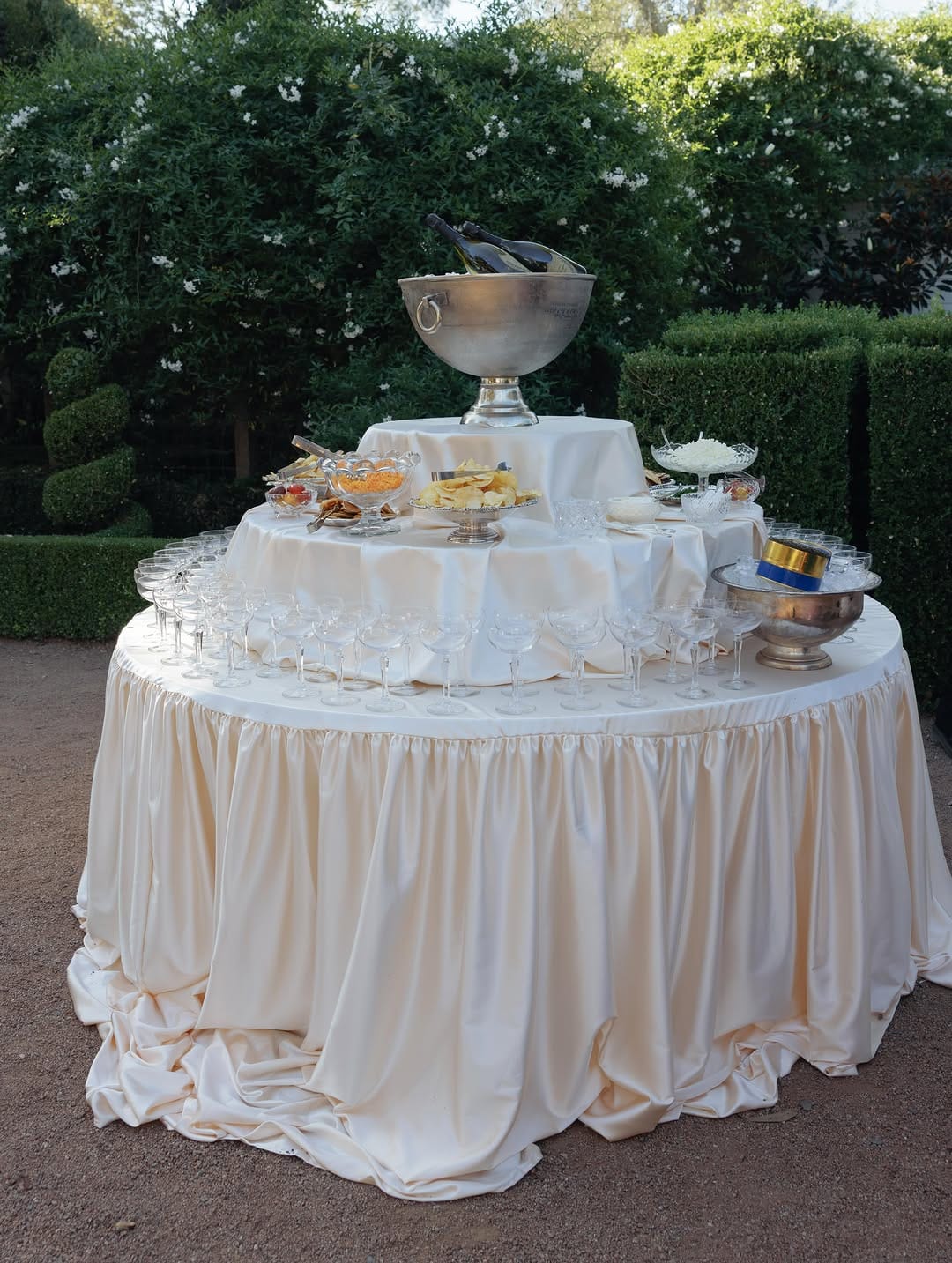 Post 4 by Laura Cross | Wedding Planner & Stylist on Instagram (image)