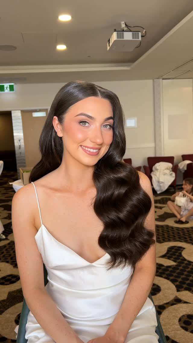 Post 1 by VDJ MUA | Bridal Specialist on Instagram (video)