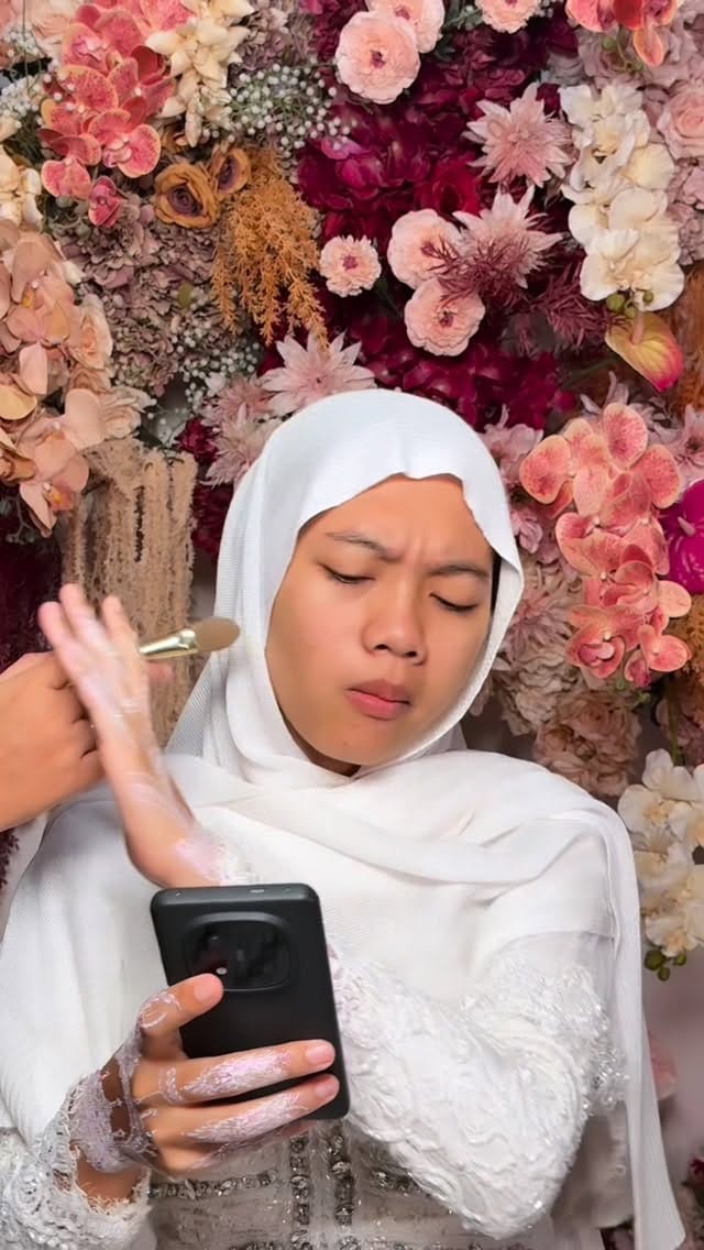 Post 2 by Syarah Makeup Bogor on Instagram (video)