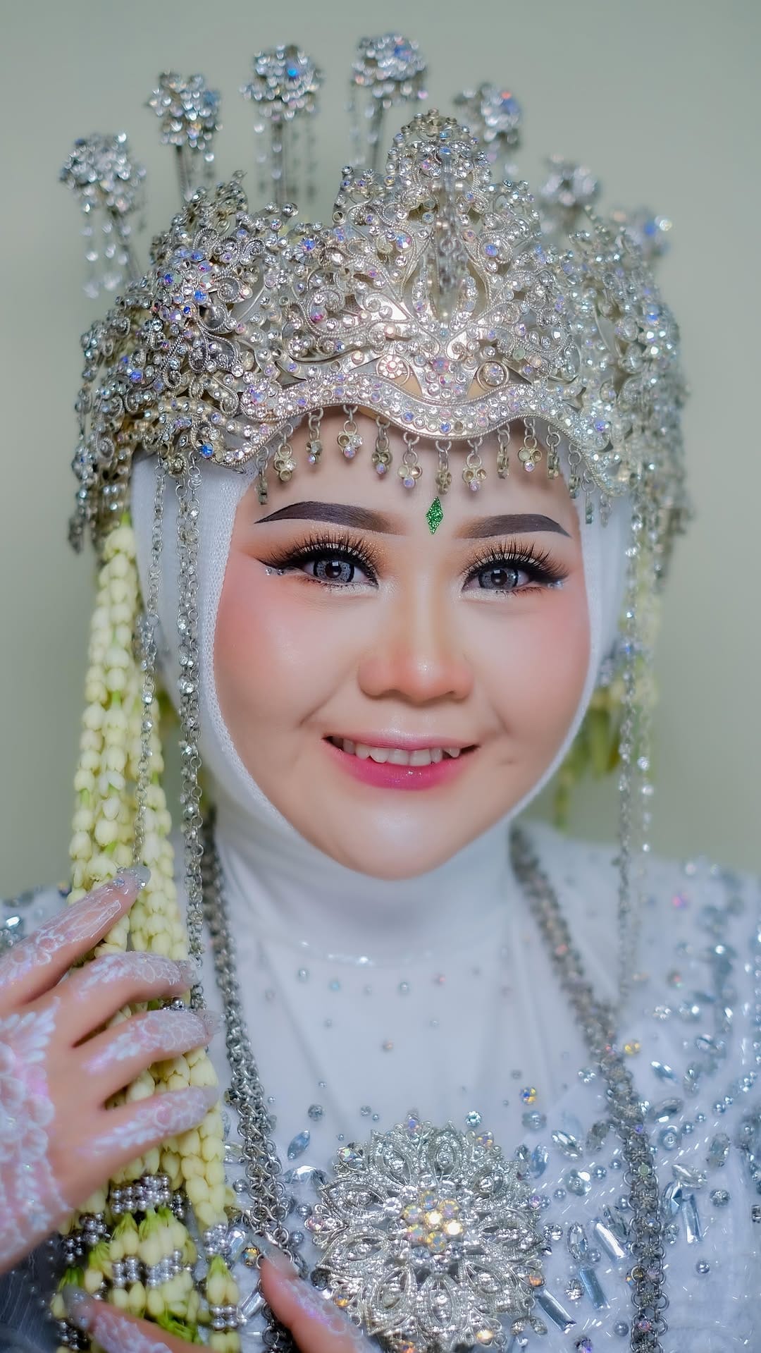 Post 10 by Syarah Makeup Bogor on Instagram (video)