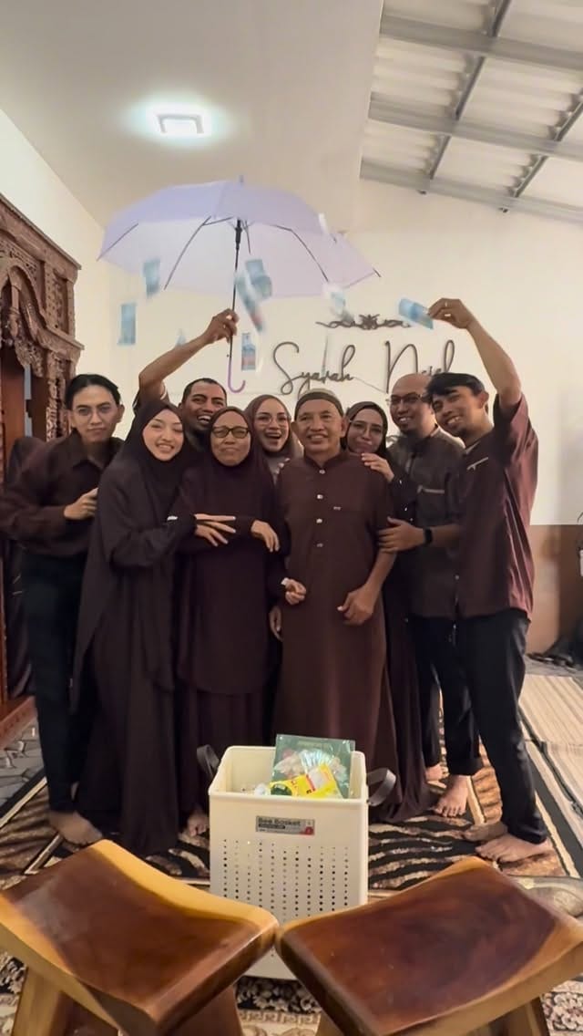 Post 8 by Syarah Makeup Bogor on Instagram (video)
