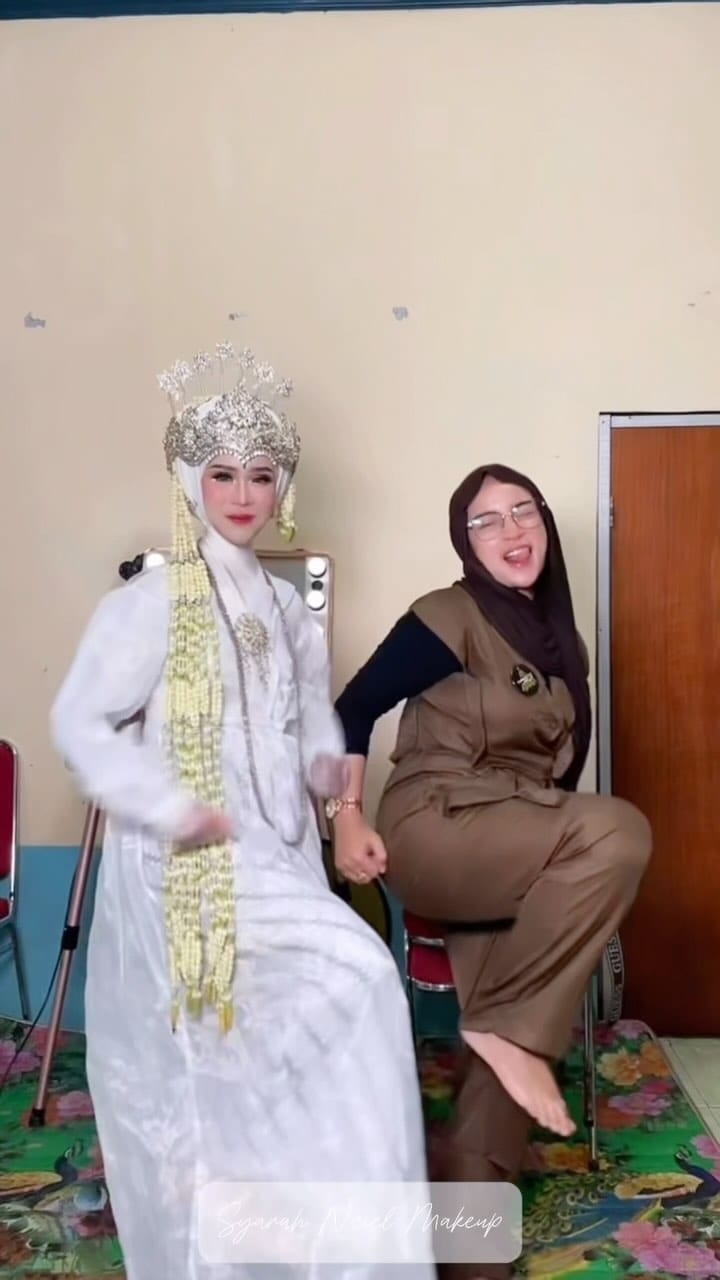 Post 9 by Syarah Makeup Bogor on Instagram (video)