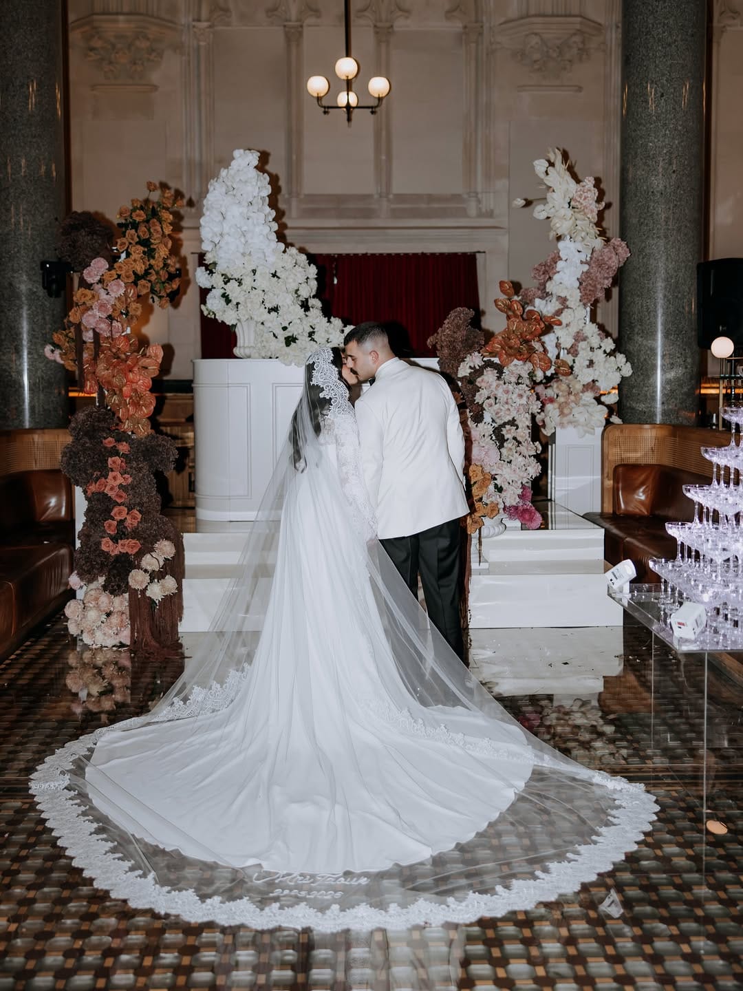 Post 6 by MELBOURNE PREMIUM FLORIST - Loved By 2,854+ Customers on Instagram (carousel)