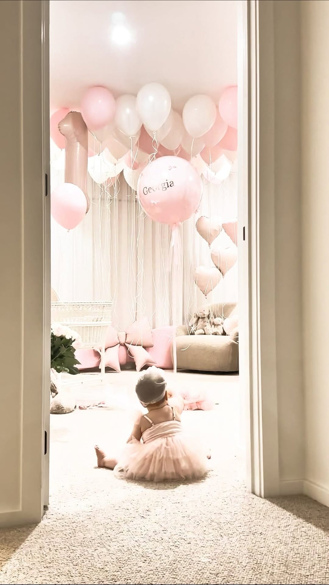 Post 3 by MELBOURNE DESIGNER BALLOONS | LUXURY EVENT VISUALS | AUS on Instagram (video)