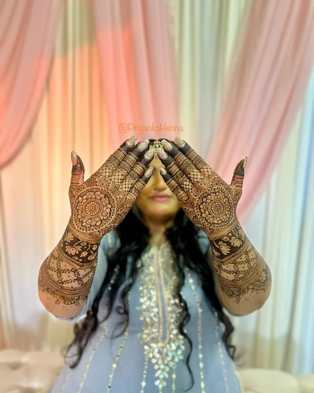 Post 8 by Priyanka Kapadia - Professional Henna Artist since 2016 on Instagram (carousel)