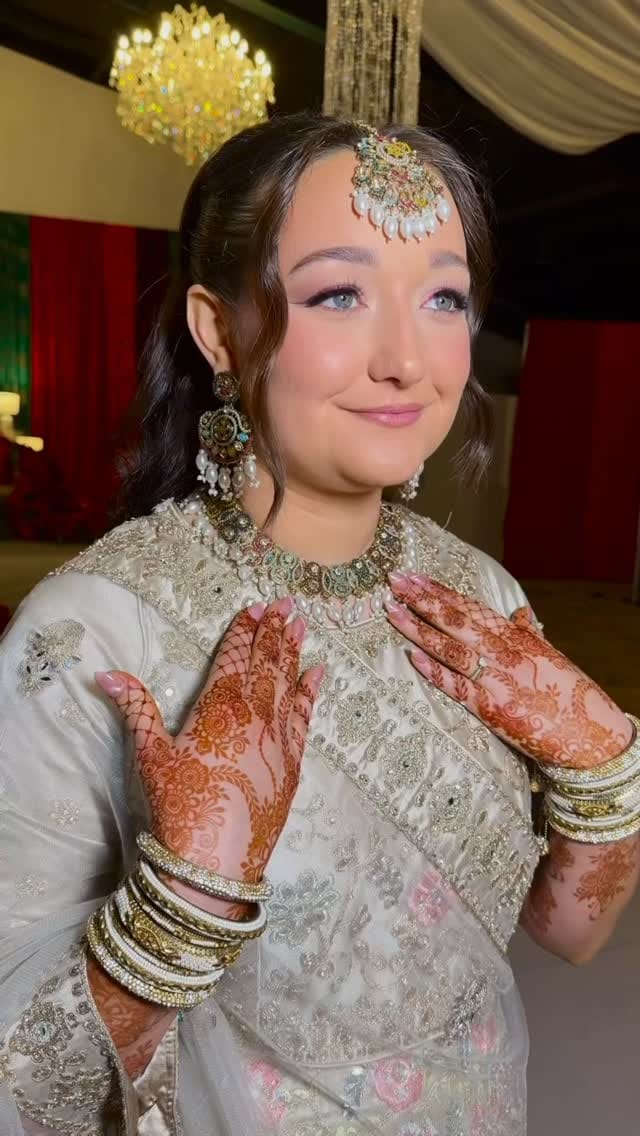 Post 5 by Priyanka Kapadia - Professional Henna Artist since 2016 on Instagram (video)