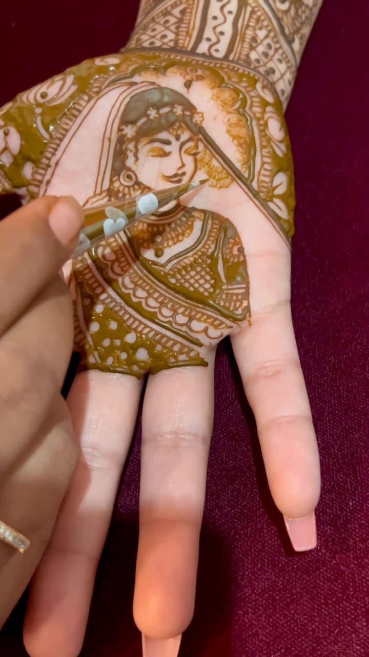 Post 10 by Priyanka Kapadia - Professional Henna Artist since 2016 on Instagram (video)