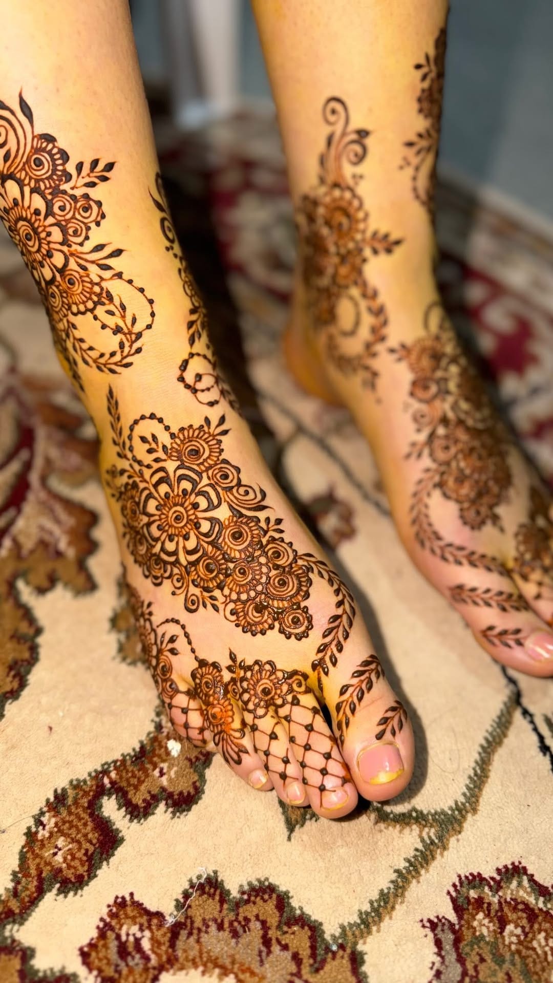 Post 6 by Priyanka Kapadia - Professional Henna Artist since 2016 on Instagram (video)