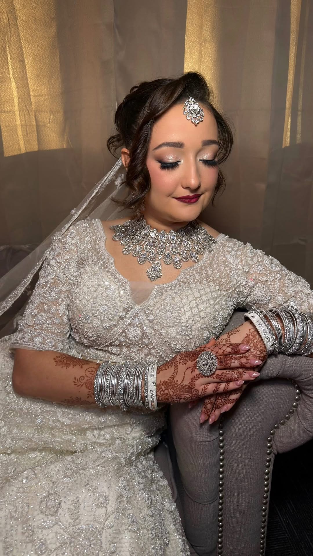 Post 3 by Priyanka Kapadia - Professional Henna Artist since 2016 on Instagram (video)