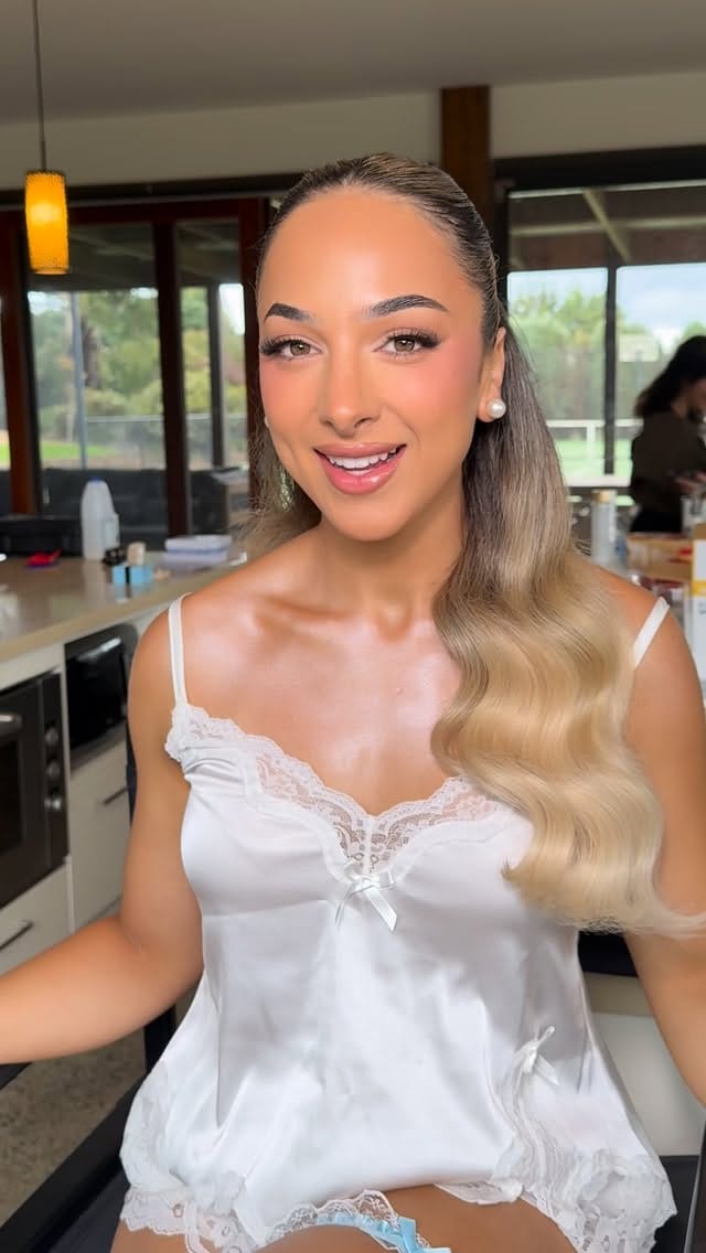Post 3 by MELBOURNE MAKE UP ARTIST on Instagram (video)