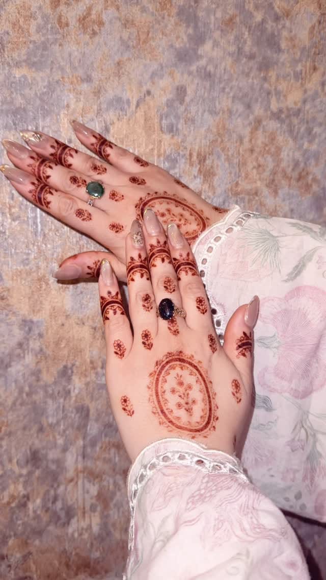 Post 1 by Mehr Khan on Instagram (video)