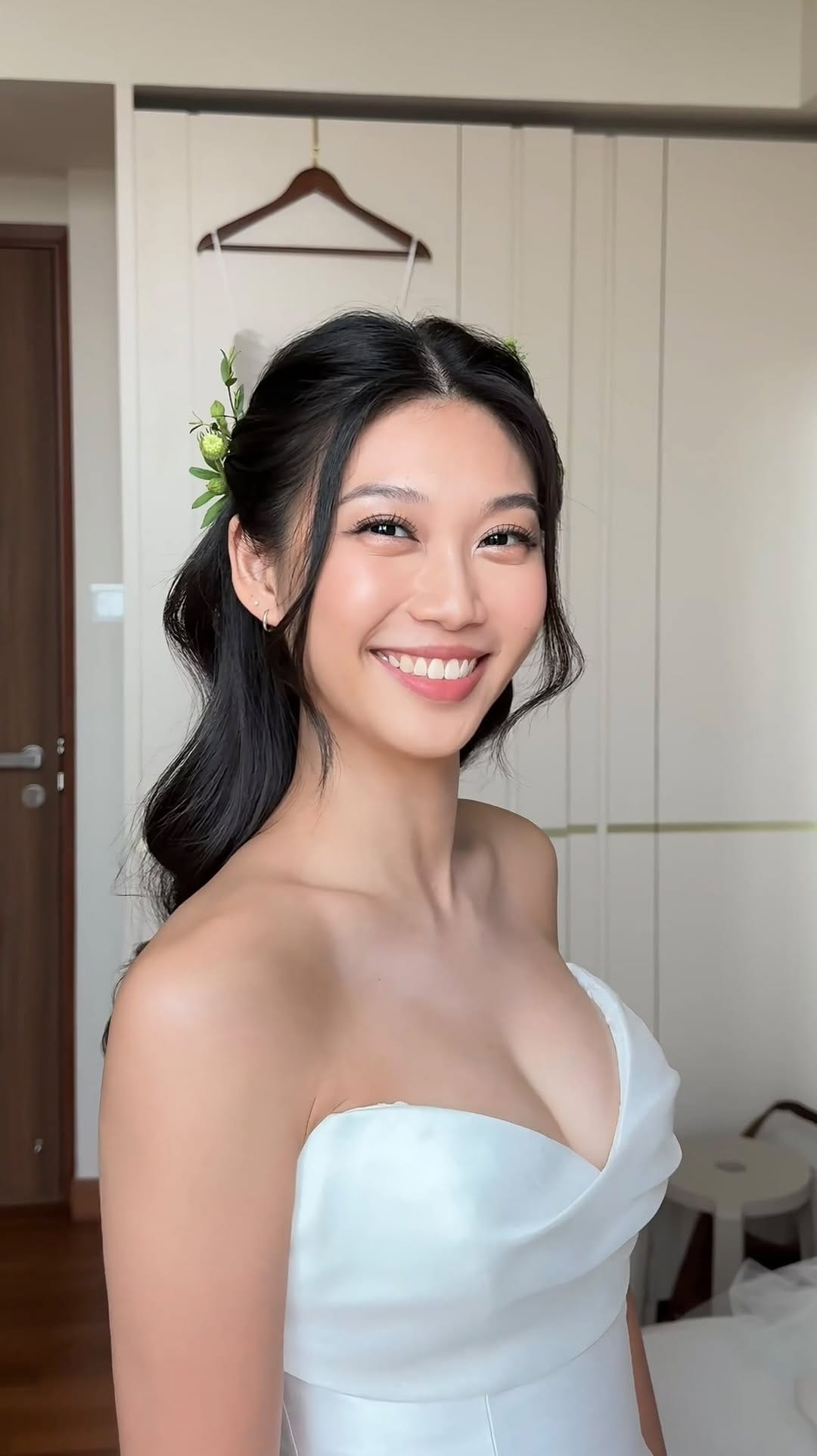Post 10 by VictoriaHan Makeup on Instagram (video)