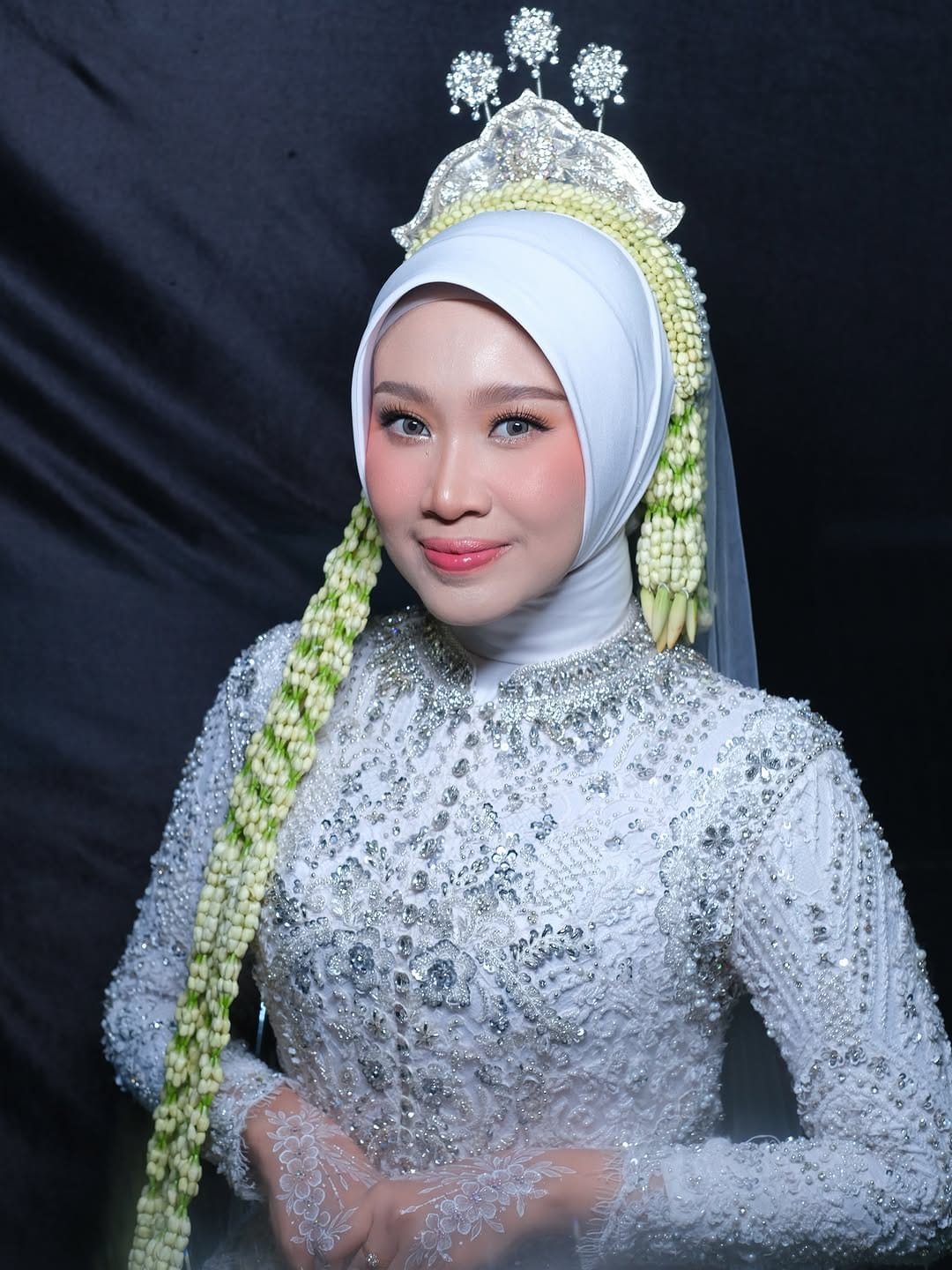 Post 6 by DESIPUTRIMAKEUP on Instagram (carousel)