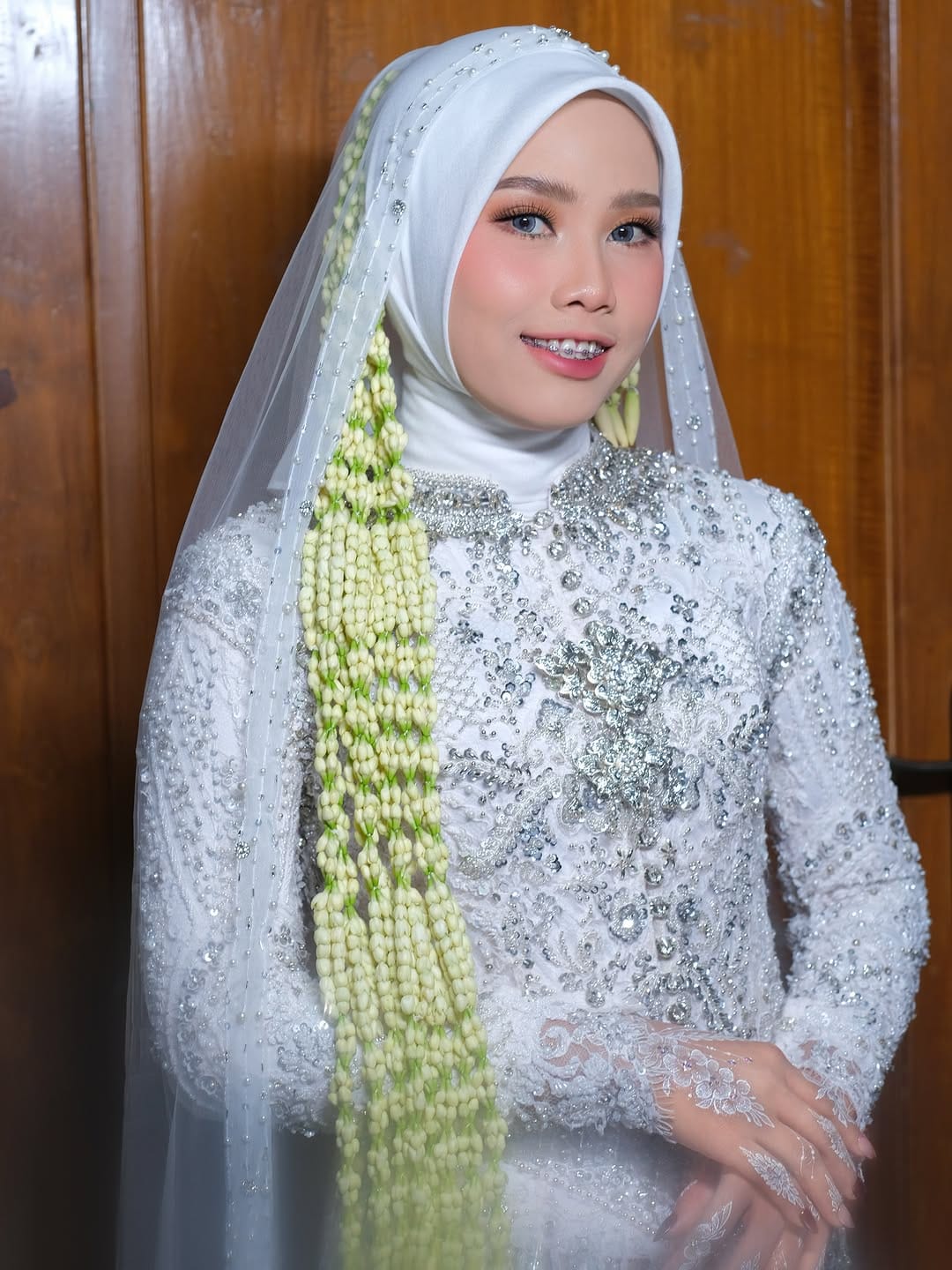 Post 3 by DESIPUTRIMAKEUP on Instagram (image)
