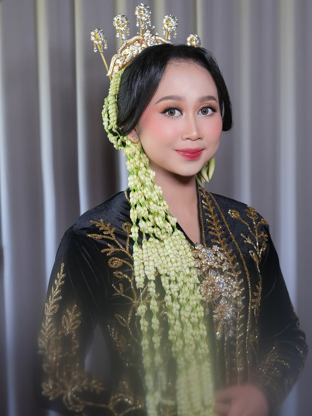 Post 5 by DESIPUTRIMAKEUP on Instagram (image)