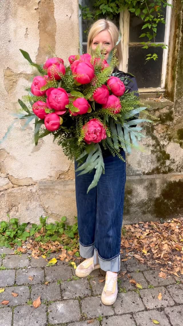 Post 3 by Binderei Blumen & Besonderes on Instagram (video)