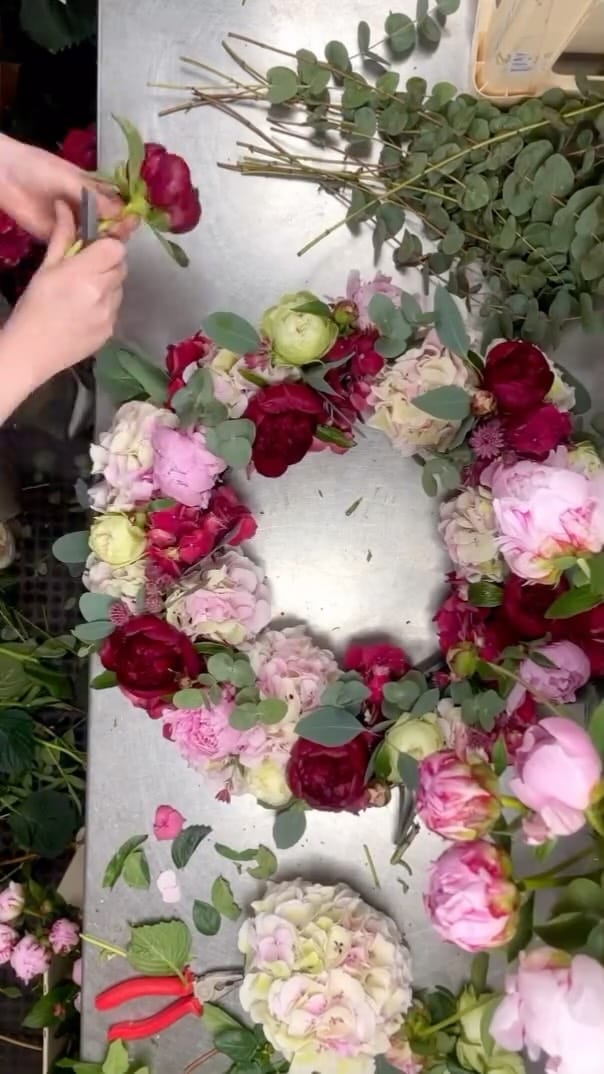 Post 1 by Binderei Blumen & Besonderes on Instagram (video)