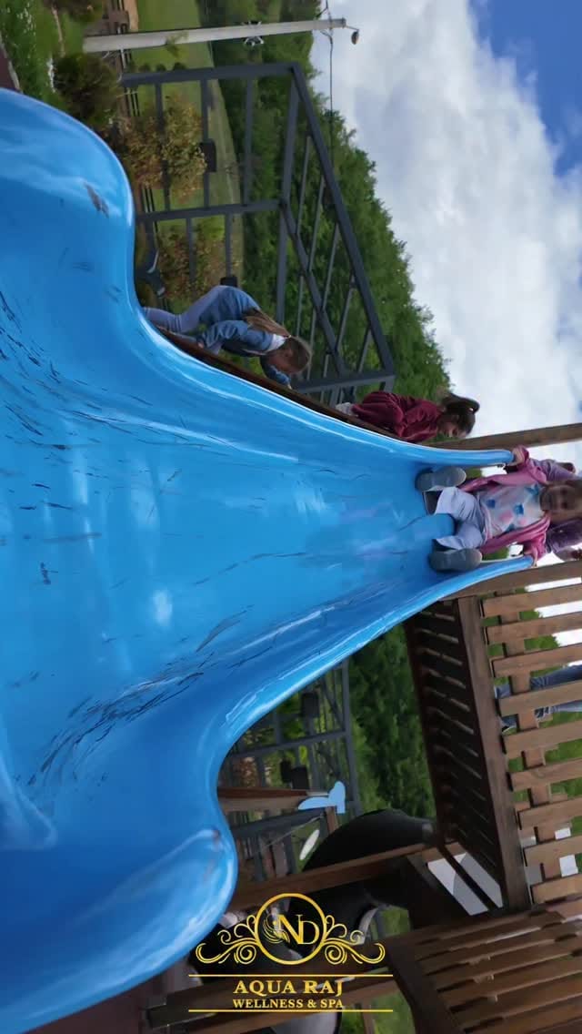 Post 4 by Aqua Raj on Instagram (video)