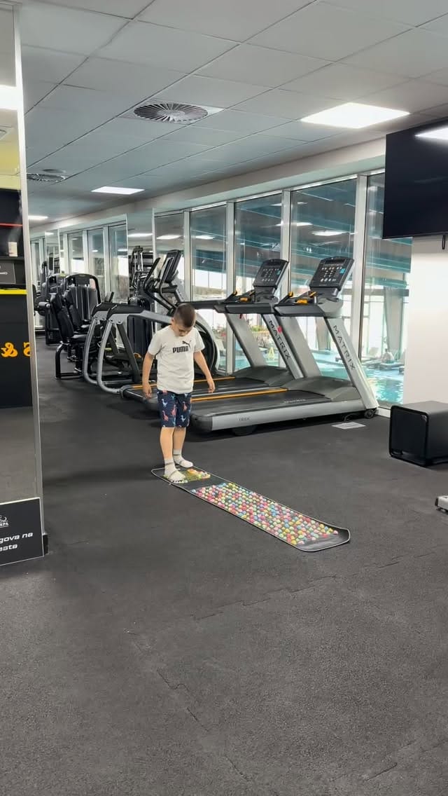 Post 3 by Aqua Raj on Instagram (video)