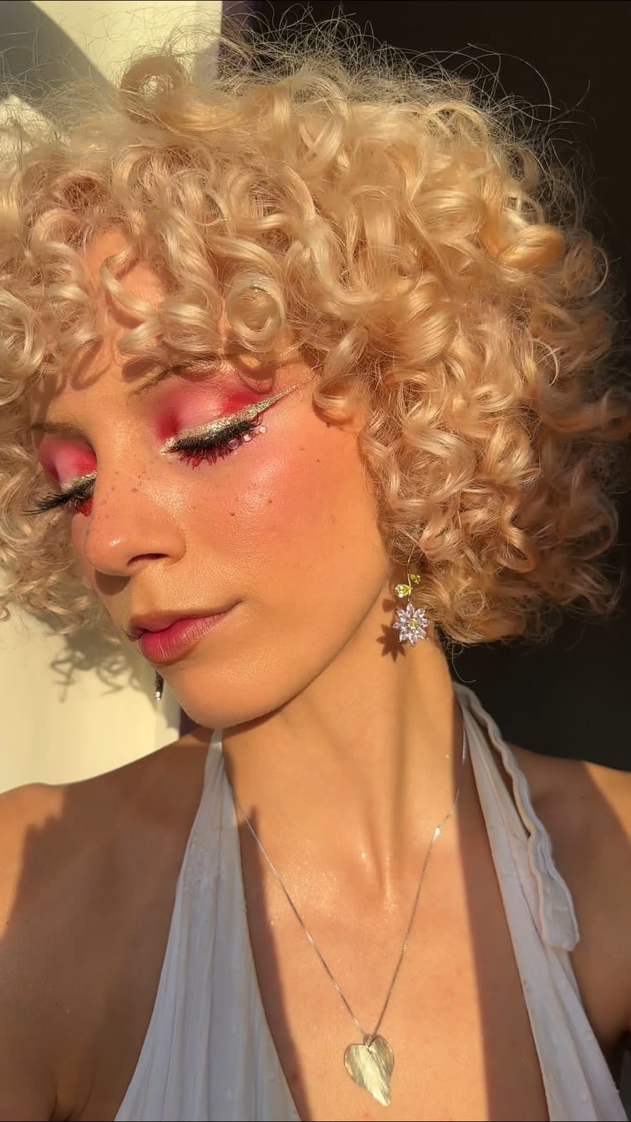 Post 2 by pop ☆(❁‿❁)☆ on Instagram (video)