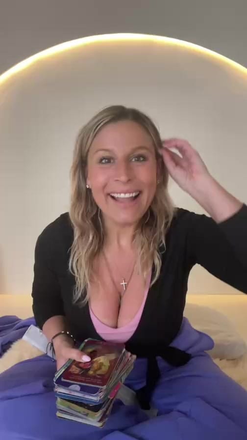 Post 6 by Victoria Mann 𓆃Ayurvedic Alchemy™ Certifications•Soul Plan Guide on Instagram (video)