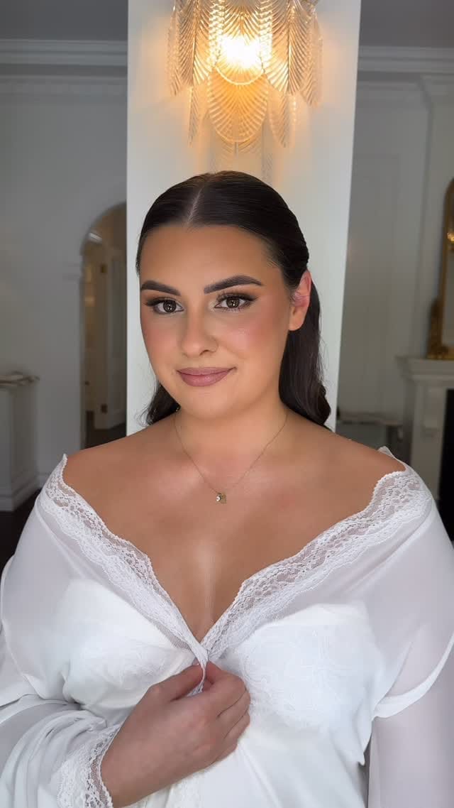 Post 3 by Amber West Brisbane Makeup Artist on Instagram (video)