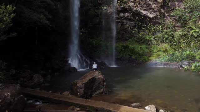 Post 7 by Becs Sandwith on Instagram (video)