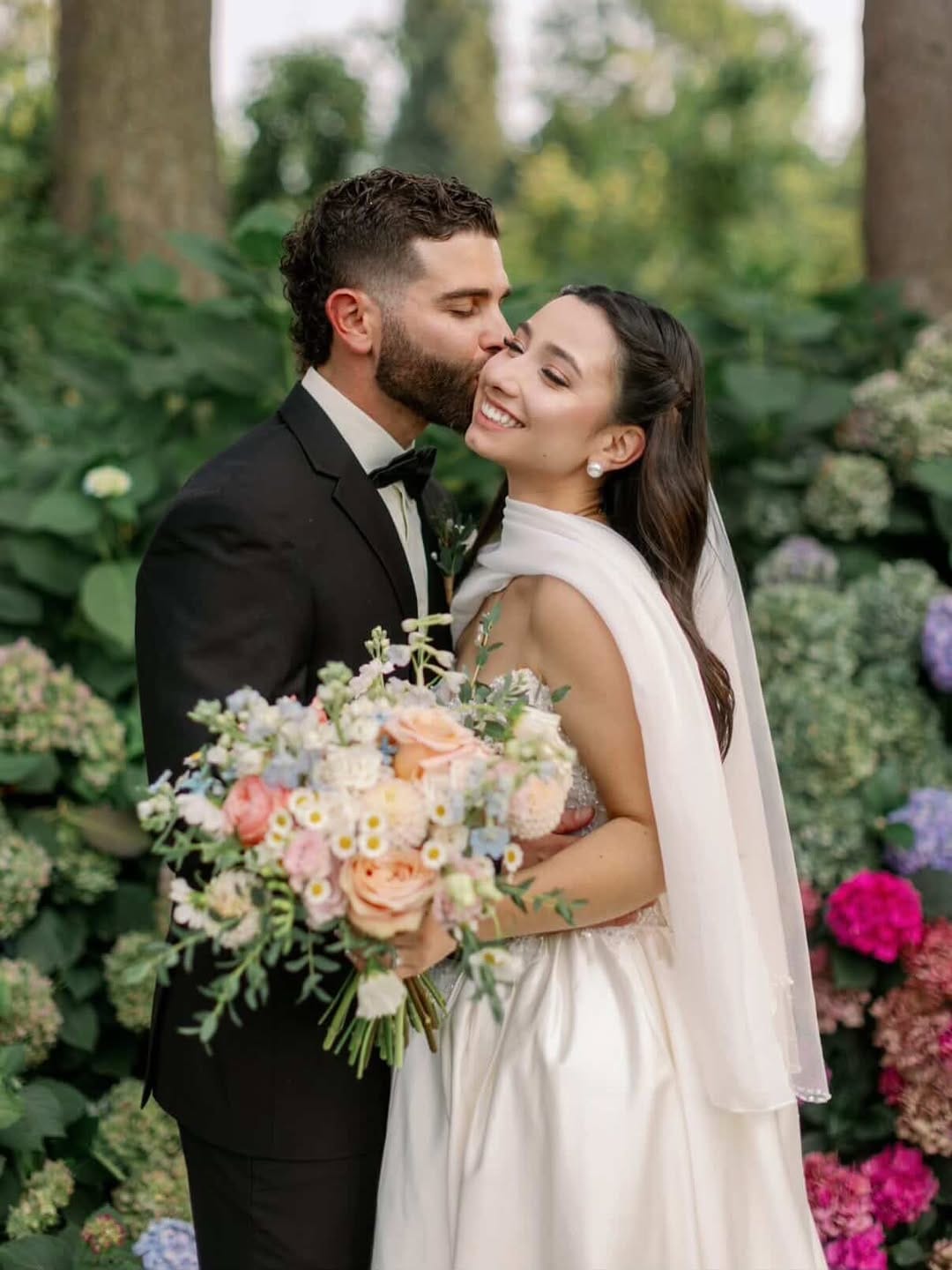 Post 5 by Oxana Palilova I Makeup artist & hairstylist | Seattle, Bellevue on Instagram (carousel)